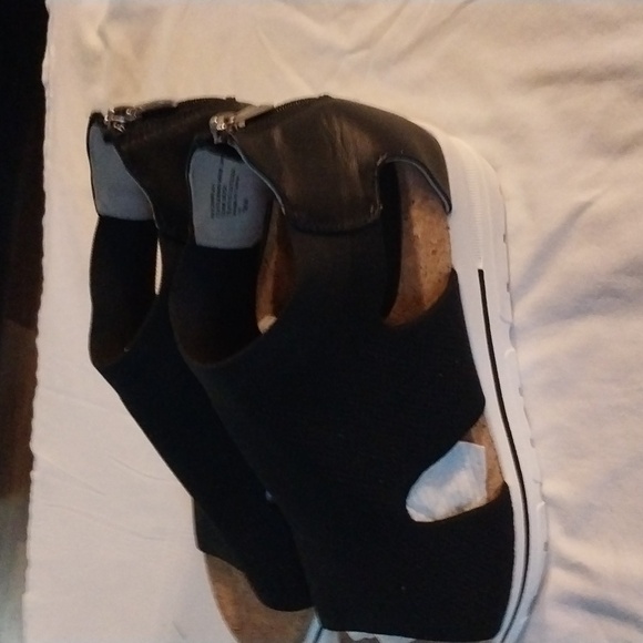 Women shoes - Picture 3 of 5